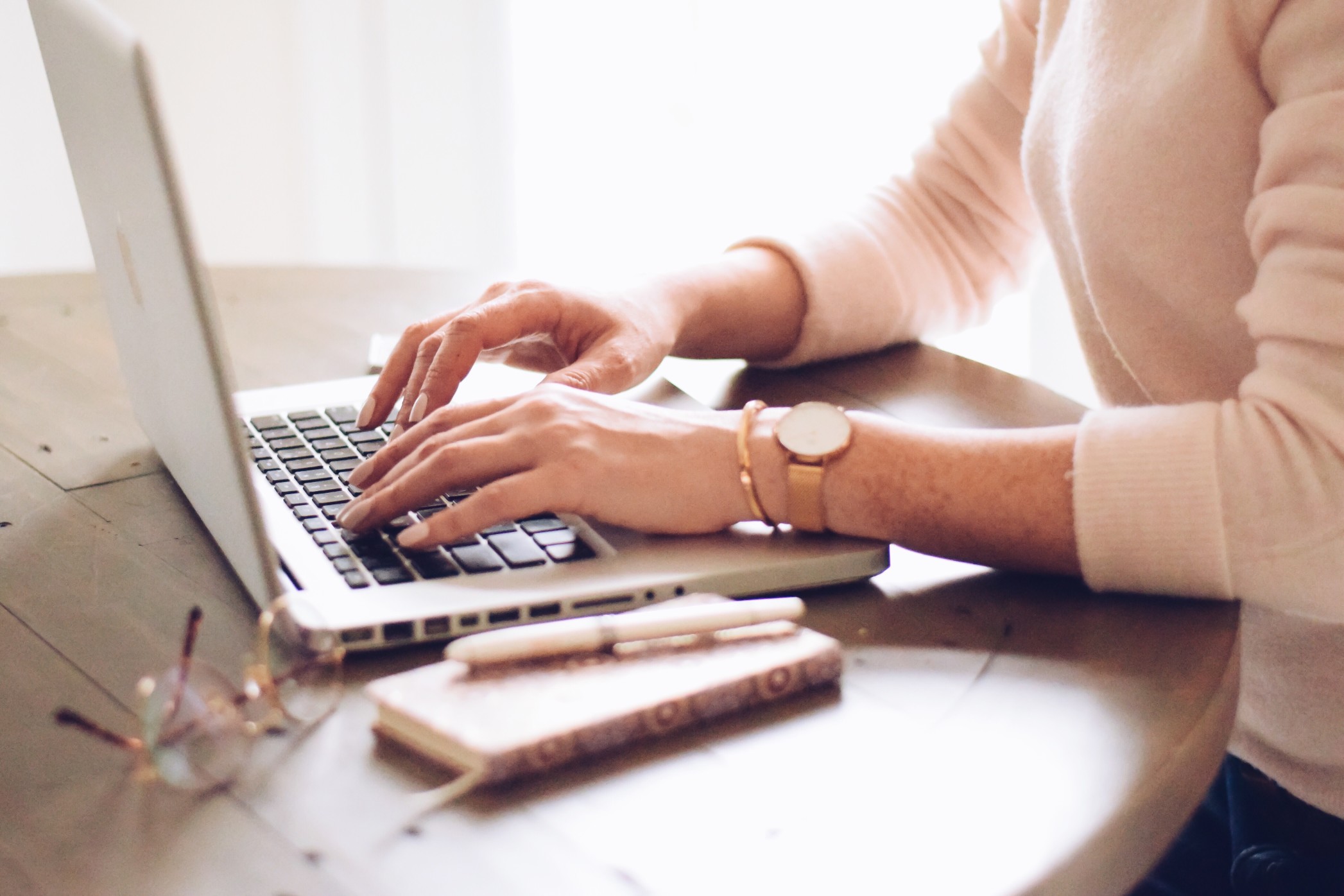 trabalho híbrido, a possibilidade de trabalhar em casa ou no escritório